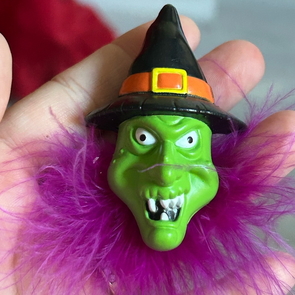 4/$109 RUSS Green Witch Head with Purple Feathers Halloween brooch 🧙